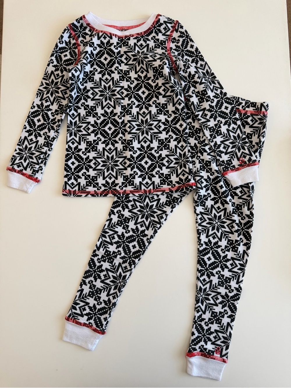 Cuddl Duds Girls Thermal: Black/White  Snowflake